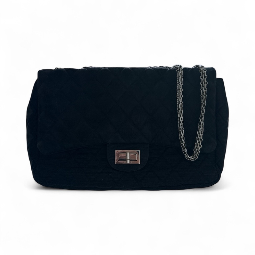 CHANEL Black Quilted Shoulder Bag with Silver Chain